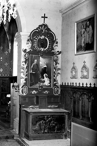 Autel droit : vue d'ensemble avec son autel-retable et tableau. © Yves Sancey / Région Bourgogne-Franche-Comté, Inventaire du patrimoine - 1975
