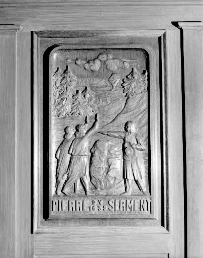 Intérieur : boiseries du choeur, panneau relatif à l'historique de l'église. © Yves Sancey / Région Bourgogne-Franche-Comté, Inventaire du patrimoine - 1975