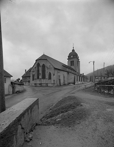 Façade postérieure et face latérale droite. © Yves Sancey / Région Bourgogne-Franche-Comté, Inventaire du patrimoine - 1975