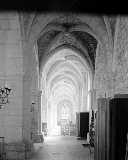 Intérieur : collatéral droit vu depuis l'ouest. © Yves Sancey / Région Bourgogne-Franche-Comté, Inventaire du patrimoine - 1975