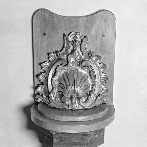 Console en bois doré. Vue de face. © Yves Sancey / Région Bourgogne-Franche-Comté, Inventaire du patrimoine - 1975