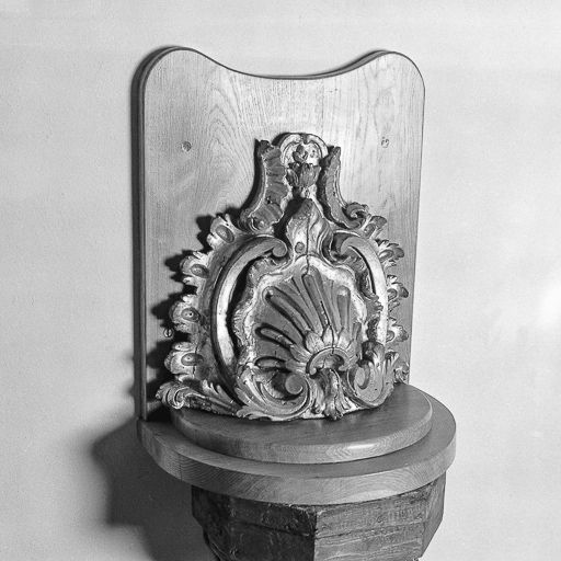 Console en bois doré : ue de trois quarts profil gauche. © Yves Sancey / Région Bourgogne-Franche-Comté, Inventaire du patrimoine - 1975