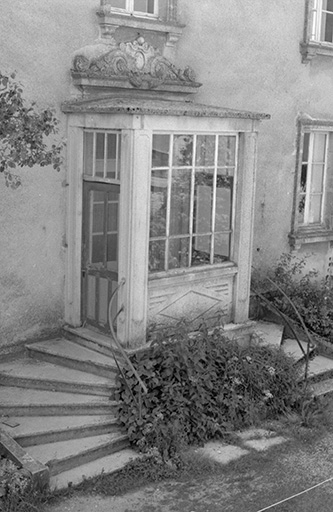 Perron. © Gilbert Poinsot / Région Bourgogne-Franche-Comté, Inventaire du patrimoine - 1975