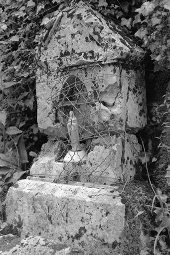 Vue de trois quarts droit. © Gilbert Poinsot / Région Bourgogne-Franche-Comté, Inventaire du patrimoine - 1975