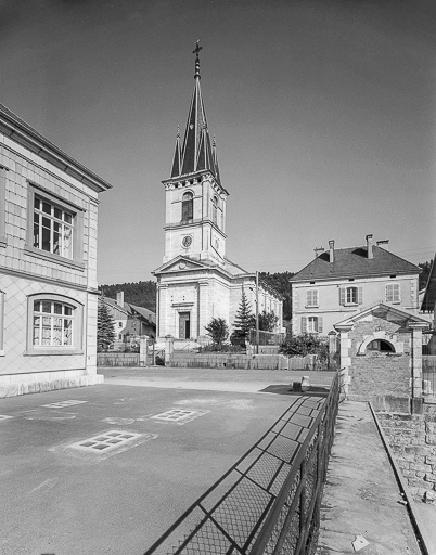 Façade antérieure. © Yves Sancey / Région Bourgogne-Franche-Comté, Inventaire du patrimoine - 1975