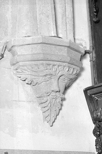 Culot. 1ère travée du choeur. Mur nord. © Yves Sancey / Région Bourgogne-Franche-Comté, Inventaire du patrimoine - 1975