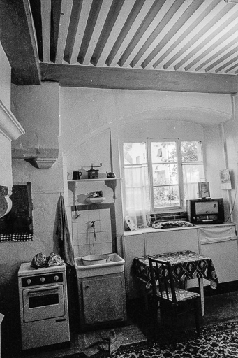 Fenêtre de la cuisine. © Gilbert Poinsot / Région Bourgogne-Franche-Comté, Inventaire du patrimoine - 1975