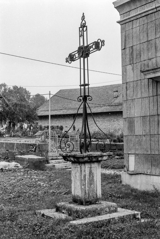 Croix de mission datée de 1821. © Gilbert Poinsot / Région Bourgogne-Franche-Comté, Inventaire du patrimoine - 1975