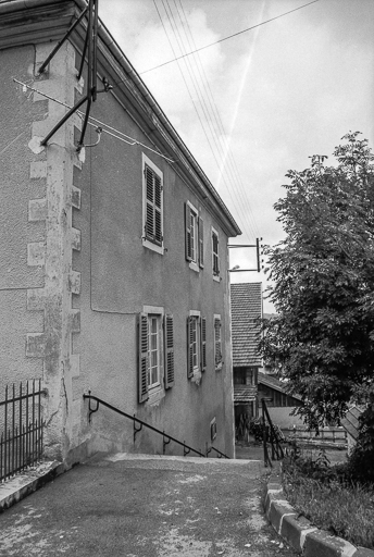 Façade latérale gauche (?). © Liliane Hamelin / Région Bourgogne-Franche-Comté, Inventaire du patrimoine - 1975