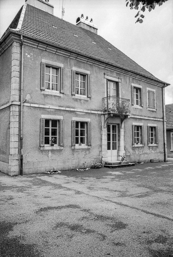 Façade antérieure. © Liliane Hamelin / Région Bourgogne-Franche-Comté, Inventaire du patrimoine - 1975