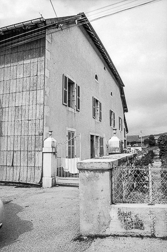 Ferme cadastrée 1962 E 281 bis : façade antérieure. © Gilbert Poinsot / Région Bourgogne-Franche-Comté, Inventaire du patrimoine - 1975