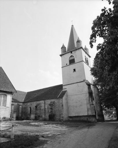 Tour-clocher et façade latérale gauche. © Yves Sancey / Région Bourgogne-Franche-Comté, Inventaire du patrimoine - 1975