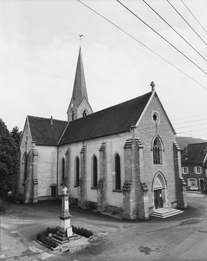 Vue d'ensemble de trois quarts gauche. © Yves Sancey / Région Bourgogne-Franche-Comté, Inventaire du patrimoine - 1975