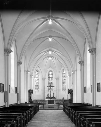 Intérieur : nef et choeur vus depuis l'entrée © Yves Sancey / Région Bourgogne-Franche-Comté, Inventaire du patrimoine - 1975