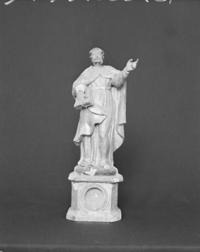 Saint au livre vu de face. © Yves Sancey / Région Bourgogne-Franche-Comté, Inventaire du patrimoine - 1975