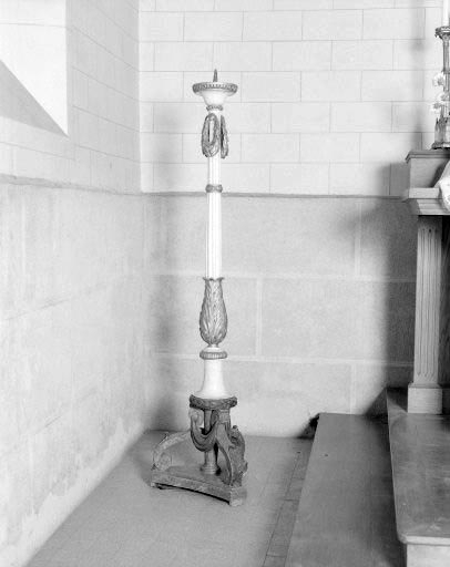 Vue générale d'un chandelier pascal. © Yves Sancey / Région Bourgogne-Franche-Comté, Inventaire du patrimoine - 1975