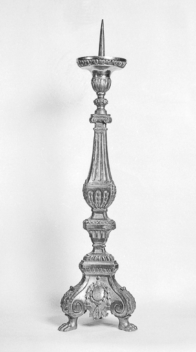 Un chandelier vu de face. © Yves Sancey / Région Bourgogne-Franche-Comté, Inventaire du patrimoine - 1975