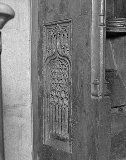Stalles sud : jouée est des stalles hautes, panneau inférieur. © Yves Sancey / Région Bourgogne-Franche-Comté, Inventaire du patrimoine - 1975