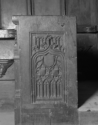 Stalles sud : jouée ouest du premier groupe des stalles basses. © Yves Sancey / Région Bourgogne-Franche-Comté, Inventaire du patrimoine - 1975