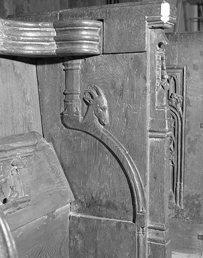 Stalles nord : jouée est du premier groupe des stalles basses, face interne. © Yves Sancey / Région Bourgogne-Franche-Comté, Inventaire du patrimoine - 1975