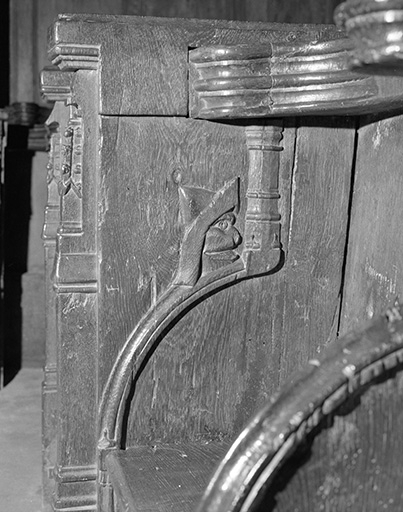 Stalles nord : jouée ouest du deuxième groupe des stalles basses, face interne. © Yves Sancey / Région Bourgogne-Franche-Comté, Inventaire du patrimoine - 1975