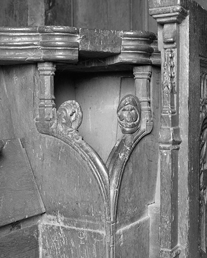 Stalles sud, parcloses ouest de la stalle 1 et parclose en retour. © Yves Sancey / Région Bourgogne-Franche-Comté, Inventaire du patrimoine - 1975