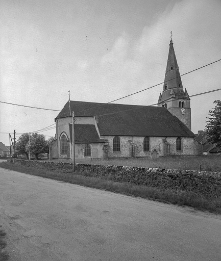 Façade latérale gauche. © Yves Sancey / Région Bourgogne-Franche-Comté, Inventaire du patrimoine - 1975