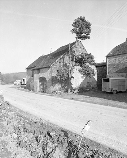 Ferme cadastrée 1959 AI 92 : vue de trois quarts droit. © Yves Sancey / Région Bourgogne-Franche-Comté, Inventaire du patrimoine - 1975
