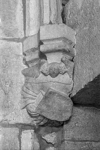 Intérieur : culot. © Yves Sancey / Région Bourgogne-Franche-Comté, Inventaire du patrimoine - 1975