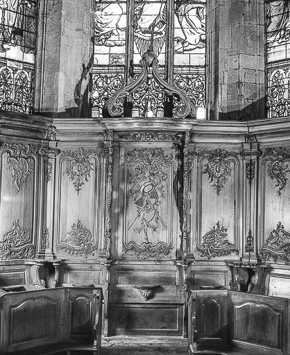 Stalle abbatiale, vue de côté. © Yves Sancey / Région Bourgogne-Franche-Comté, Inventaire du patrimoine - 1976