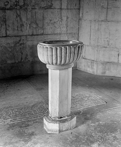 Bénitier. © Dominique Humbert / Région Bourgogne-Franche-Comté, Inventaire du patrimoine - 1976