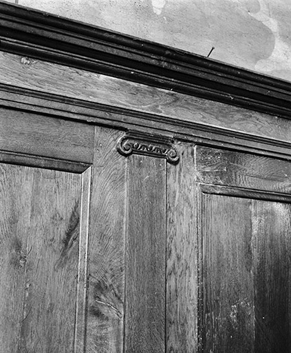 Boiseries du choeur : détail chapiteau et corniche (partie centrale). © Dominique Humbert / Région Bourgogne-Franche-Comté, Inventaire du patrimoine - 1976