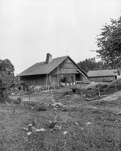 Ferme située au lieu-dit La Couleusse : vue d'ensemble © Dominique Humbert / Région Bourgogne-Franche-Comté, Inventaire du patrimoine - 1976