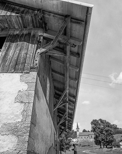 Ferme située au lieu-dit Le Pissoux : extrémité des arbalètriers. © Dominique Humbert / Région Bourgogne-Franche-Comté, Inventaire du patrimoine - 1976