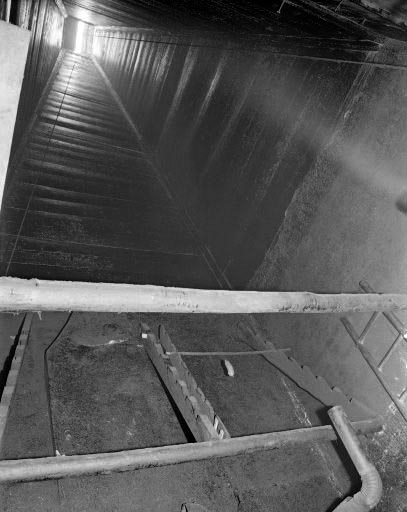 Intérieur : hotte du "tué" droit. © Dominique Humbert / Région Bourgogne-Franche-Comté, Inventaire du patrimoine - 1976 Intérieur : hotte du "tué" droit. © Dominique Humbert / Région Bourgogne-Franche-Comté, Inventaire du patrimoine - 1976