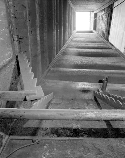 Intérieur : le grand "tué" vu depuis le bas. © Dominique Humbert / Région Bourgogne-Franche-Comté, Inventaire du patrimoine - 1976 Intérieur : le grand "tué" vu depuis le bas. © Dominique Humbert / Région Bourgogne-Franche-Comté, Inventaire du patrimoine - 1976