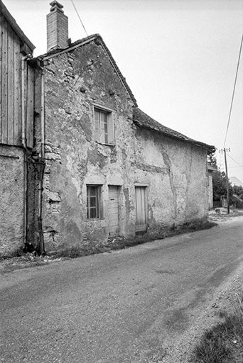 Ferme cadastrée 1972 AB 80 : façade antérieure. © Gilbert Poinsot / Région Bourgogne-Franche-Comté, Inventaire du patrimoine - 1976