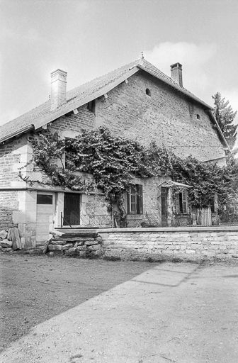 Ferme située rue des Vignes : façade antérieure. © Liliane Hamelin / Région Bourgogne-Franche-Comté, Inventaire du patrimoine - 1976