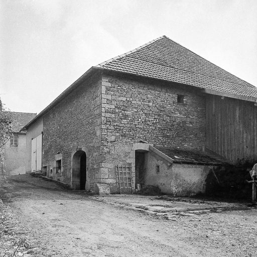 Ferme située rue du Lavoir : vue générale. © Liliane Hamelin / Région Bourgogne-Franche-Comté, Inventaire du patrimoine - 1976