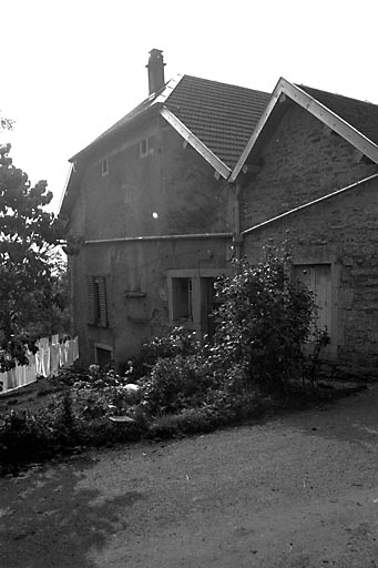 Façade antérieure. © Gilbert Poinsot / Région Bourgogne-Franche-Comté, Inventaire du patrimoine - 1976 Façade antérieure. © Gilbert Poinsot / Région Bourgogne-Franche-Comté, Inventaire du patrimoine - 1976