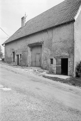 Ferme située Grande Rue : vue générale. © Liliane Hamelin / Région Bourgogne-Franche-Comté, Inventaire du patrimoine - 1976