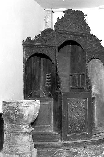 Vue d'ensemble d'un confessionnal. © Bernard Lardière / Région Bourgogne-Franche-Comté, Inventaire du patrimoine - 1976