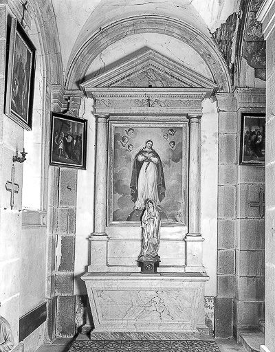 Autel secondaire nord. © Dominique Humbert / Région Bourgogne-Franche-Comté, Inventaire du patrimoine - 1976 Autel secondaire nord. © Dominique Humbert / Région Bourgogne-Franche-Comté, Inventaire du patrimoine - 1976