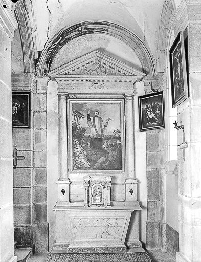 Autel secondaire sud. © Dominique Humbert / Région Bourgogne-Franche-Comté, Inventaire du patrimoine - 1976 Autel secondaire sud. © Dominique Humbert / Région Bourgogne-Franche-Comté, Inventaire du patrimoine - 1976