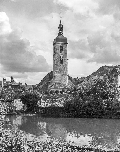 Vue générale depuis la rive droite de la Loue. © Yves Sancey / Région Bourgogne-Franche-Comté, Inventaire du patrimoine - 1976