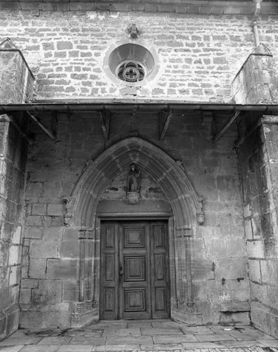 Face latérale gauche : porte et occulus. © Dominique Humbert / Région Bourgogne-Franche-Comté, Inventaire du patrimoine - 1976