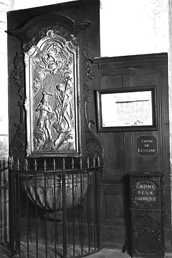 Vue d'ensemble des fonts baptismaux. © Yves Sancey / Région Bourgogne-Franche-Comté, Inventaire du patrimoine - 1976