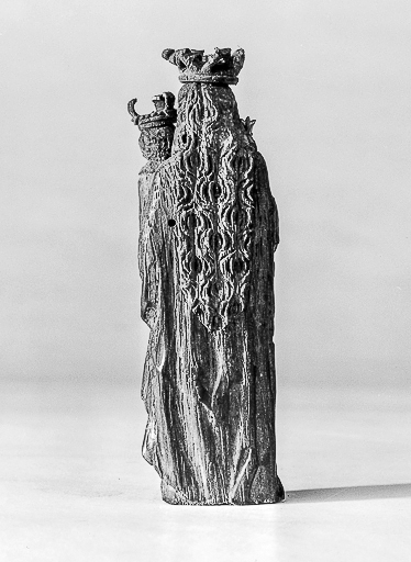 Détail : la statuette de la Vierge, vue du revers. © Yves Sancey / Région Bourgogne-Franche-Comté, Inventaire du patrimoine - 1976