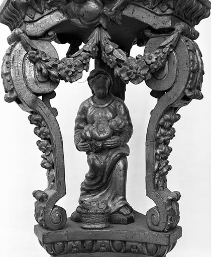 Porte-cierge de procession de la Vierge à l'Enfant, vue de face. © Yves Sancey / Région Bourgogne-Franche-Comté, Inventaire du patrimoine - 1976