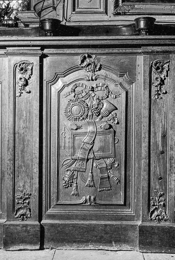 Devant de stalles : les pains de Consécration. © Dominique Humbert / Région Bourgogne-Franche-Comté, Inventaire du patrimoine - 1976